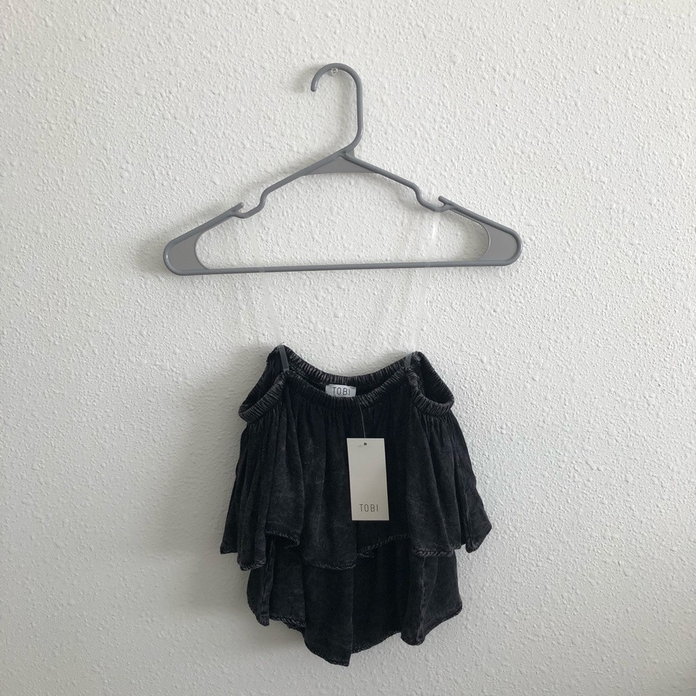 Tobi Off the Shoulder Crop-top - Picture 2 of 3